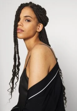 Anna Field Amanda Satin Dressing Gown - Badjas - Black -Kleding Discountwinkel eed1478cfddd45b9a2232895a3abc79a