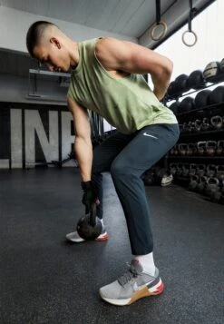 Nike Performance Metcon 8 Unisex - Trainingsschoen - Flat Pewter/Phantom/Med Brown/Light Crimson/Adobe/Cobblestone -Kleding Discountwinkel f6c86bbfea6c40d1986a63b73e7442ba