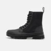 Dr. Martens Combs Ii Unisex - Veterboots - Black -Kleding Discountwinkel f8e45c4ebedc464d81dd3a699d82af75